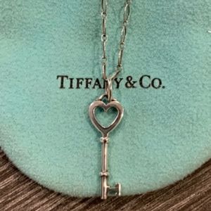 SALE! Tiffany Heart Key Pendant Necklace Just Beautiful 💙 Pristine